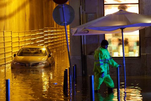 Túneis e ruas encerradas ao trânsito devido a inundações, Lisboa, 8/12/2022 (ANTÓNIO PEDRO SANTOS/LUSA).