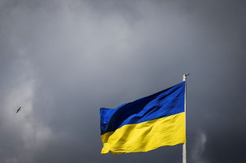 Bandeira da Ucrânia hasteada no Palácio da Cidadela, Cascais, 14/03/2022 (RODRIGO ANTUNES/LUSA)